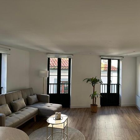 Apartamentos Urbanin II Plaza De San Pedro กูดีเยโร ภายนอก รูปภาพ