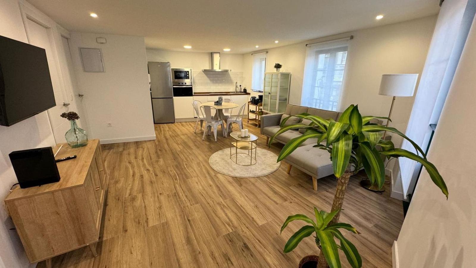 Apartamentos Urbanin II Plaza De San Pedro กูดีเยโร ภายนอก รูปภาพ